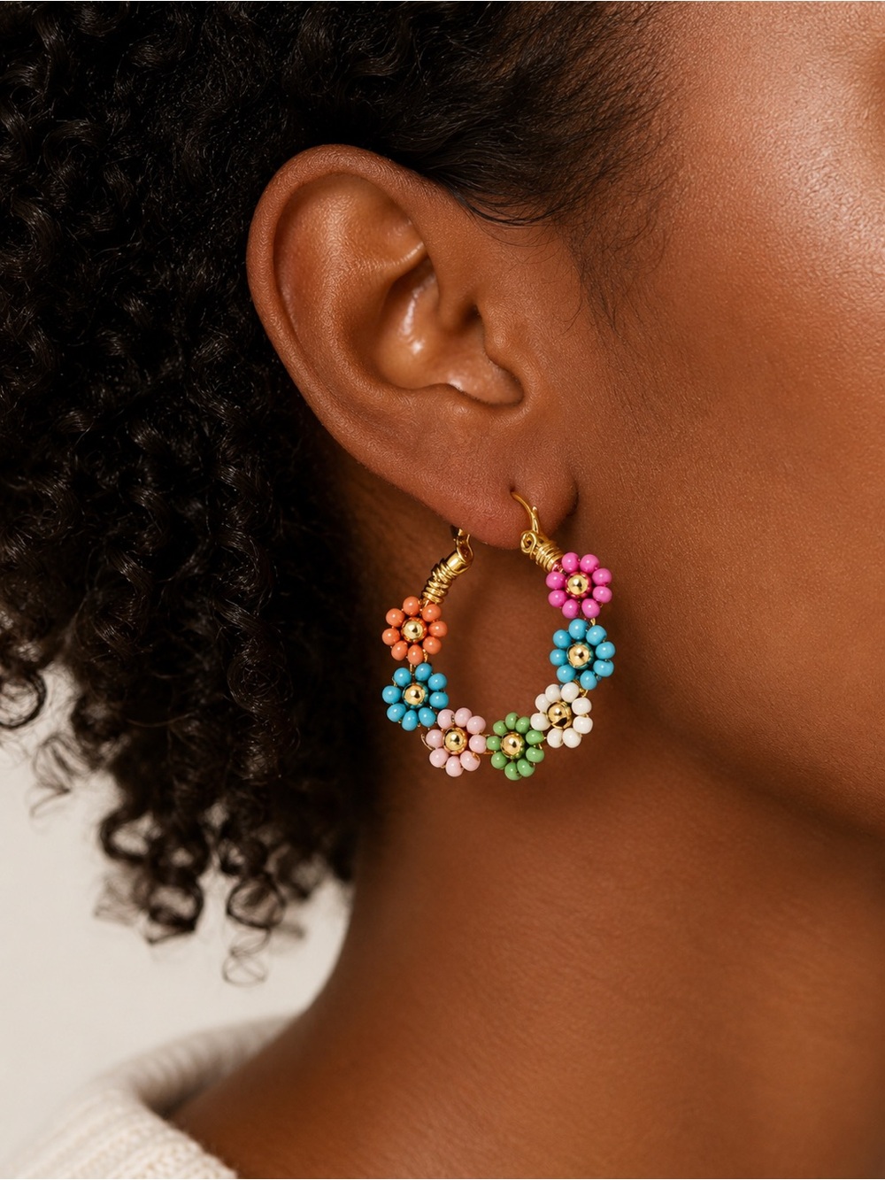 NWOT Colorful Beaded Flower Hoop Earrings 🌸🌈 Gold Tone Spring Summer Statement